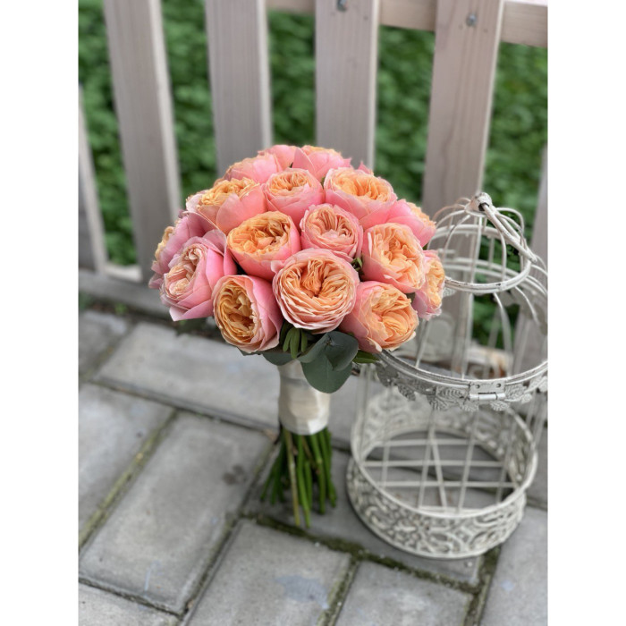Buy Vuvuzela peony №213 at the price of $94.12 from LaVanda Kyiv